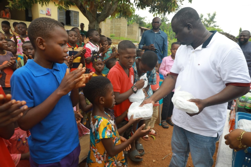 GJA President shows love to two orphanage homes