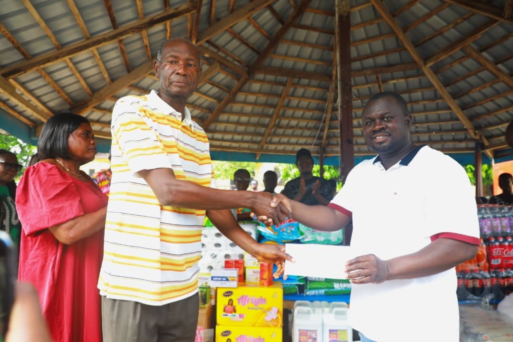GJA President shows love to two orphanage homes