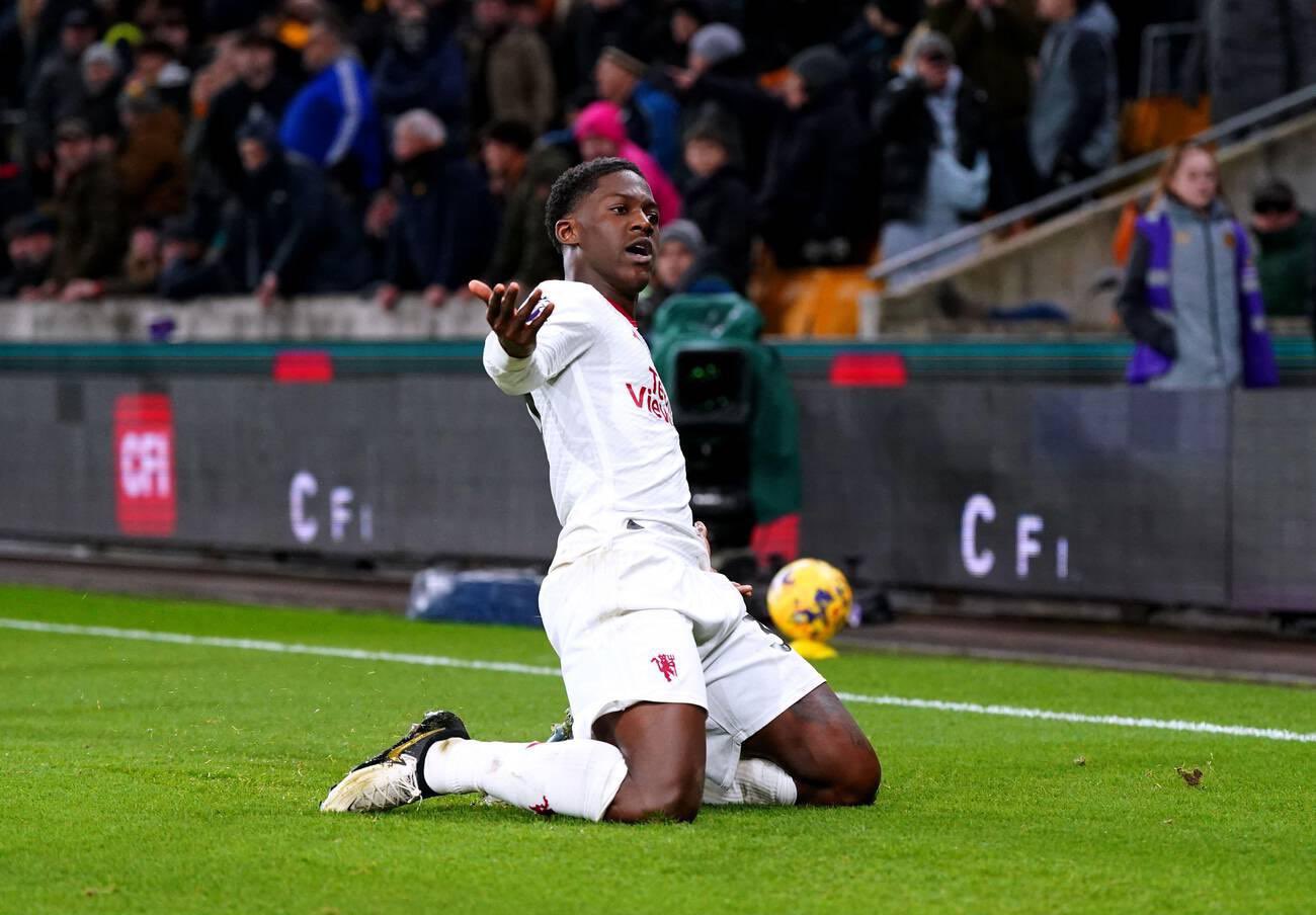 Kobbie Mainoo scores winner in Man United's seven-goal thriller against