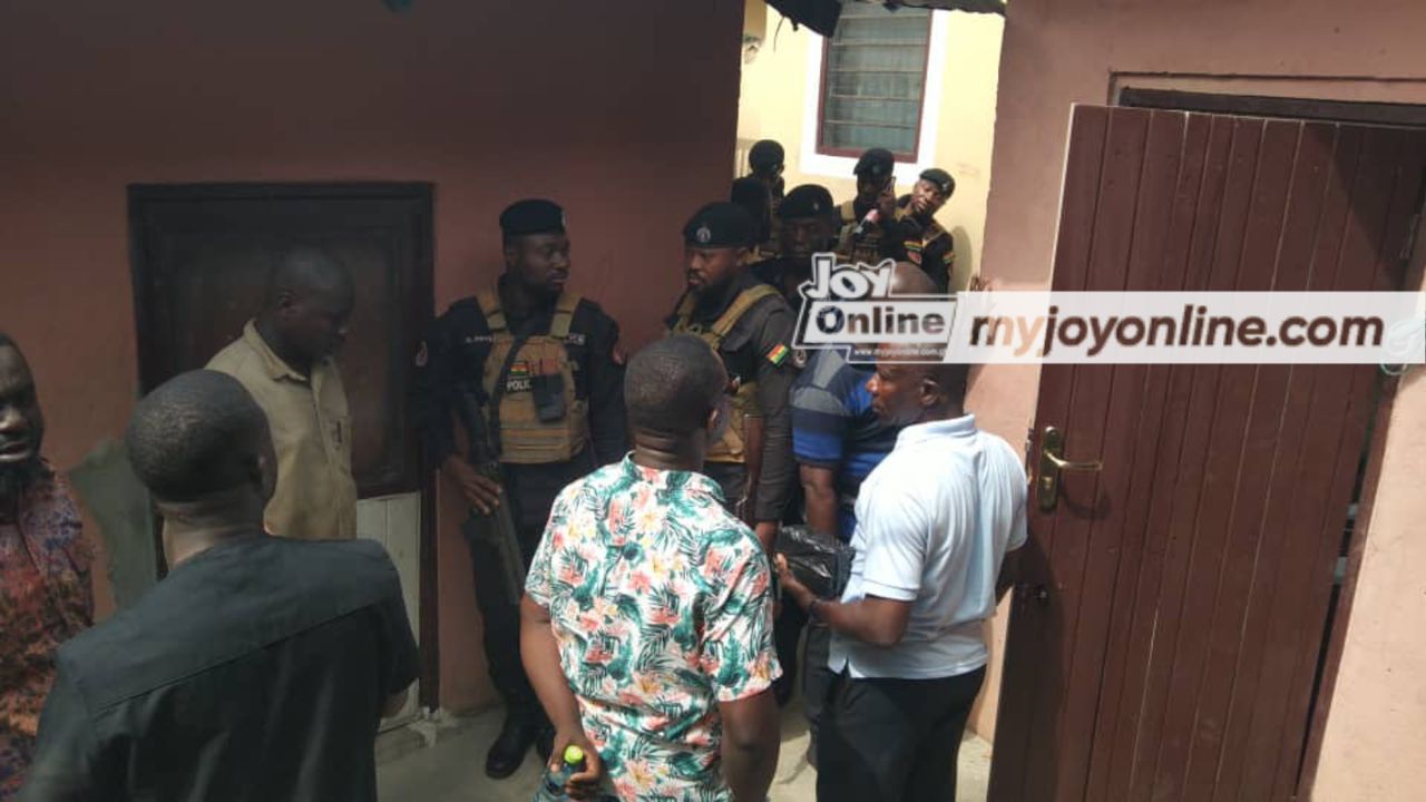 Tension as police breaks into Adwampong Royal Family's stool room in New Juaben - Vimarsana News