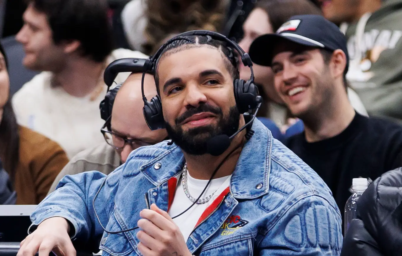 Drake continues being philanthropic on tour, offers to cover fan's surgery bills - Vimarsana News