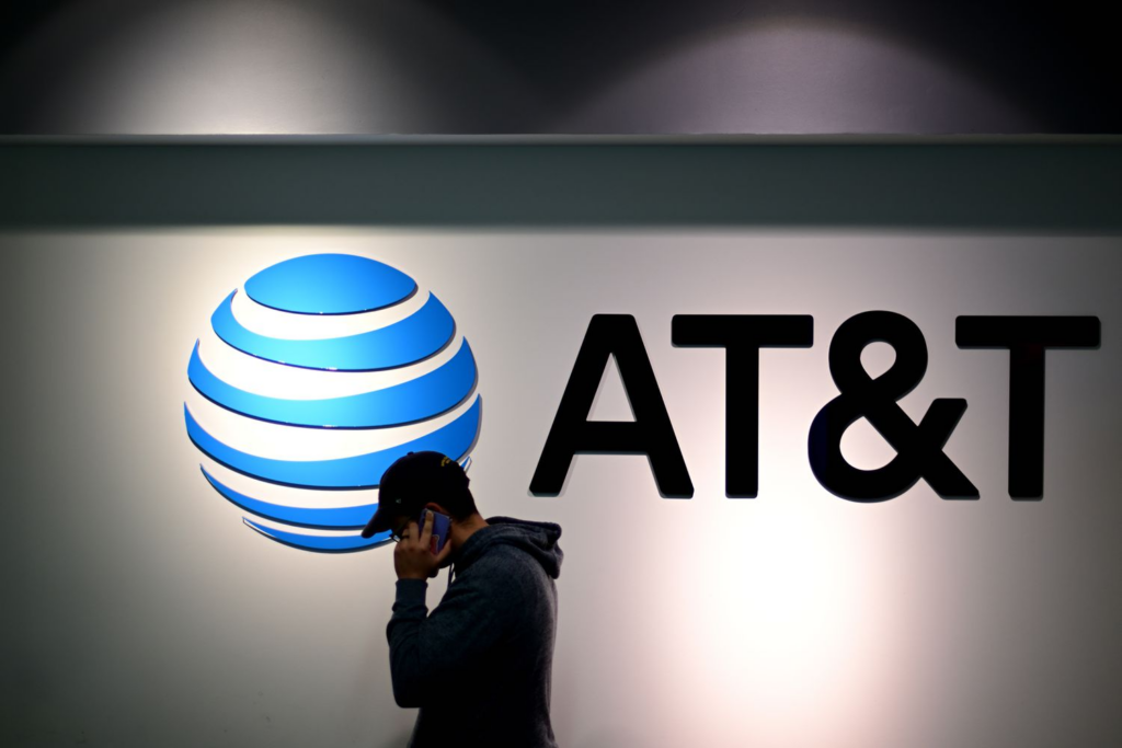 Thousands report issues with US mobile services AT&T