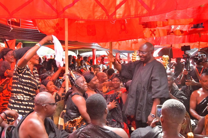 Bawumia mobbed in Ejisu at John Kumah's one week funeral observance