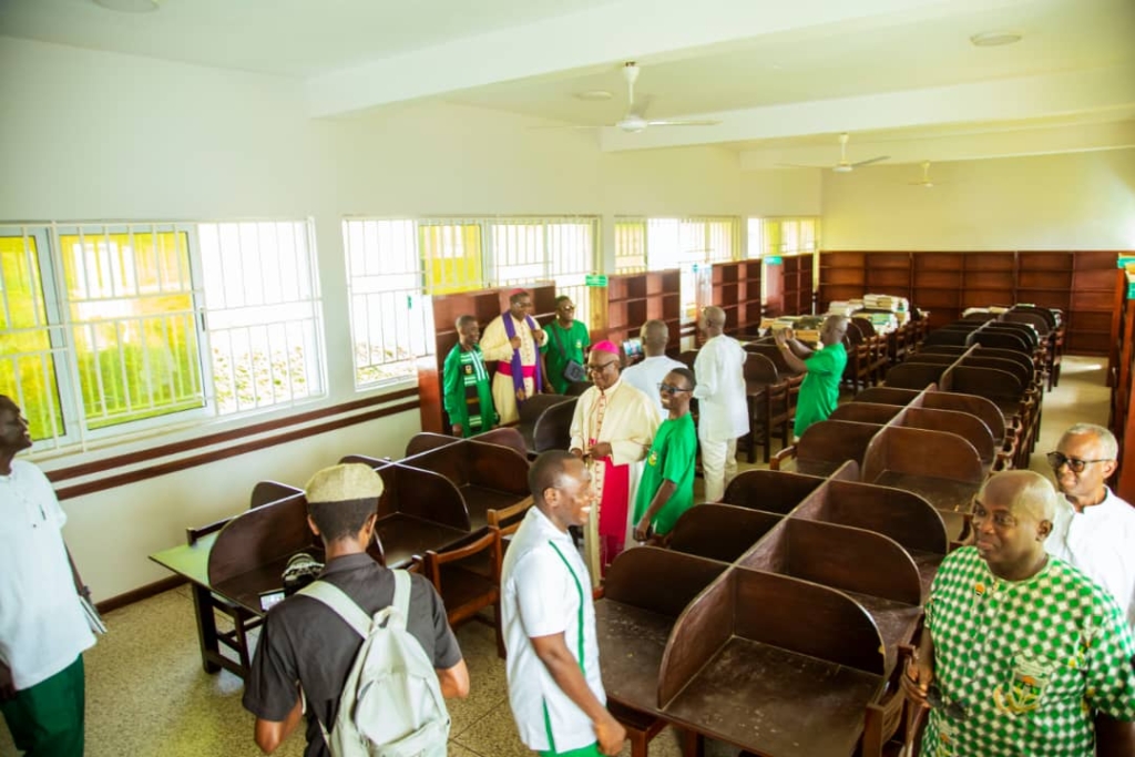 Flokefama donates shelves to St. Augustine’s College