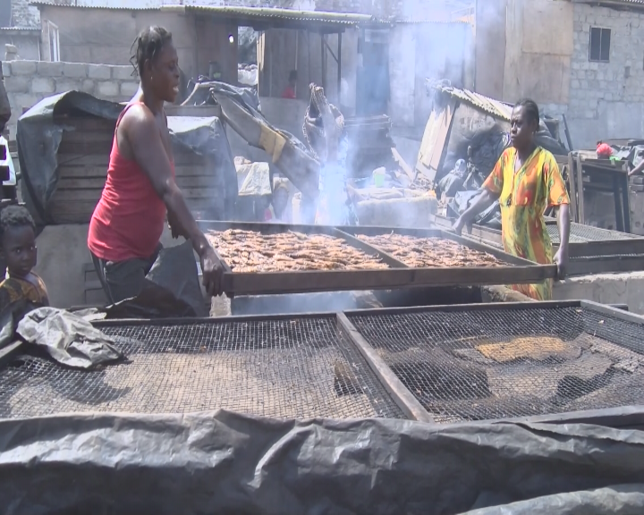 Clean cookstoves offer benefits but many fishmongers cannot afford them