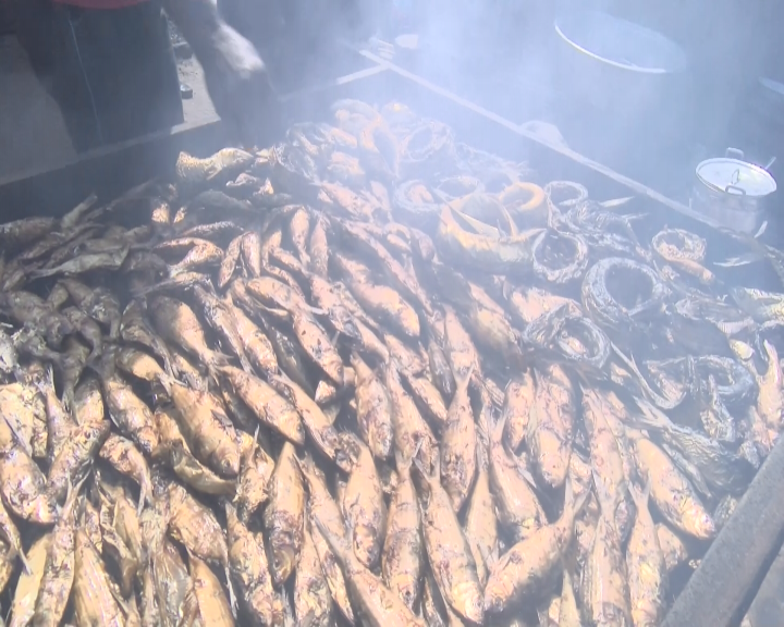 Clean cookstoves offer benefits but many fishmongers cannot afford them
