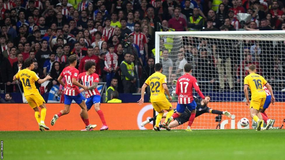 Felix scores as Barca beat Atletico to move second