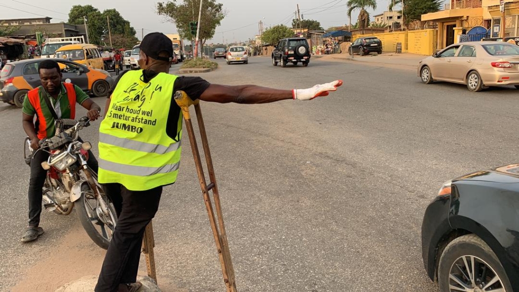 Physically challenged man directs traffic for 11 years when lights fail to shine