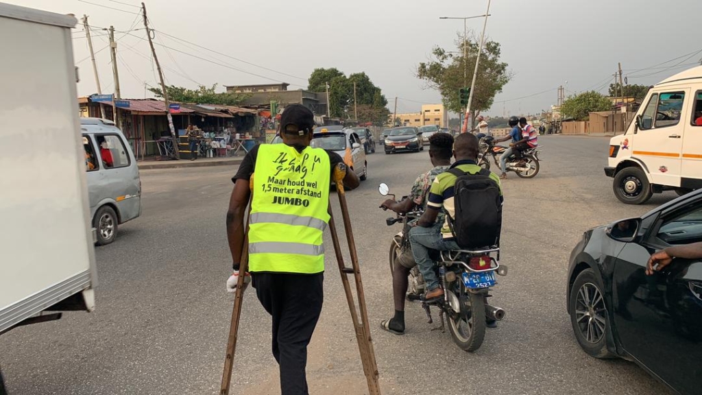 Physically challenged man directs traffic for 11 years when lights fail to shine