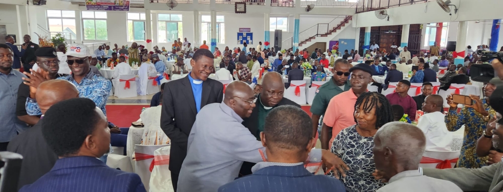 Dr. Bawumia begins Eastern regional tour with religious leaders in Akropong