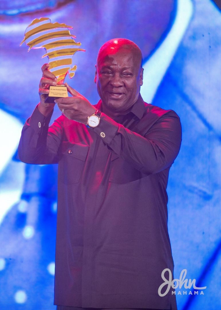 Africa Heritage Awards celebrates Mahama in Lagos for 'exemplary leadership'