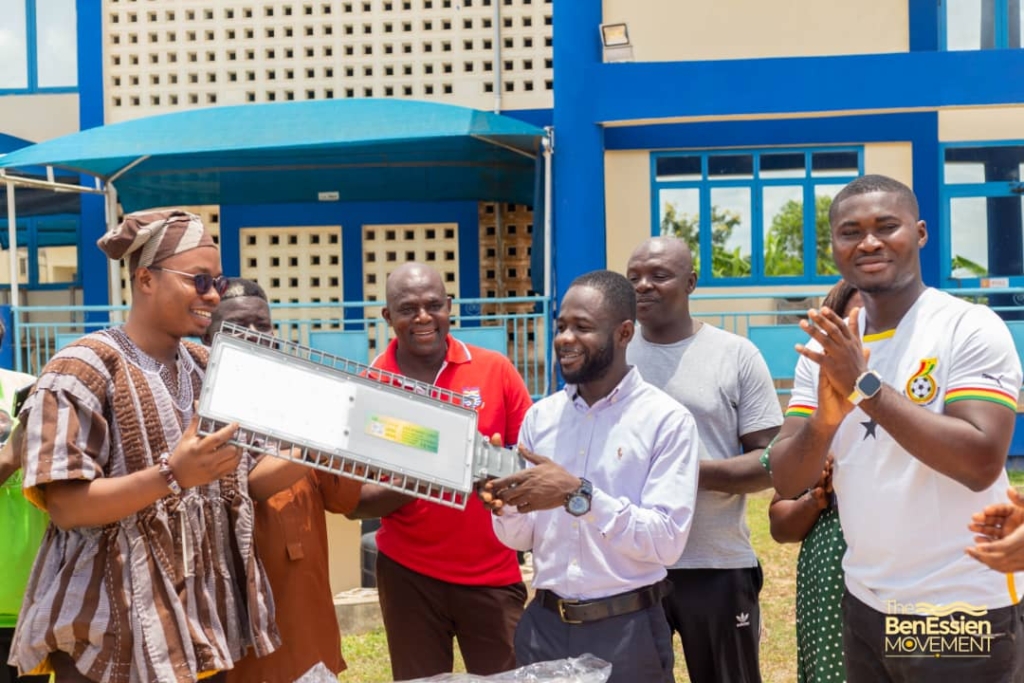 UCC student donates streetlights to UCC SRC to improve lightening system on campus