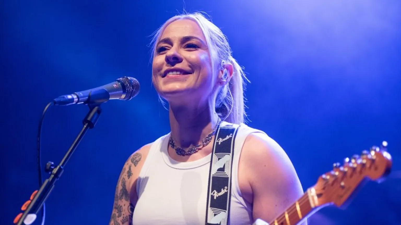 X Factor star Lucy Spraggan says Simon Cowell will walk her down the aisle at wedding - Vimarsana News
