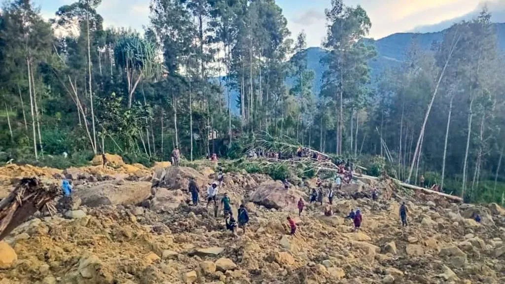 Papua New Guinea: Race to rescue villagers trapped after landslide - Vimarsana News