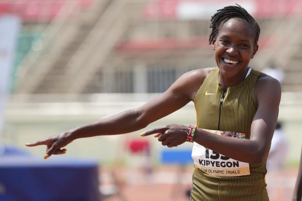 ATHLETICS Faith Kipyegon breaks women's 1500m World Record