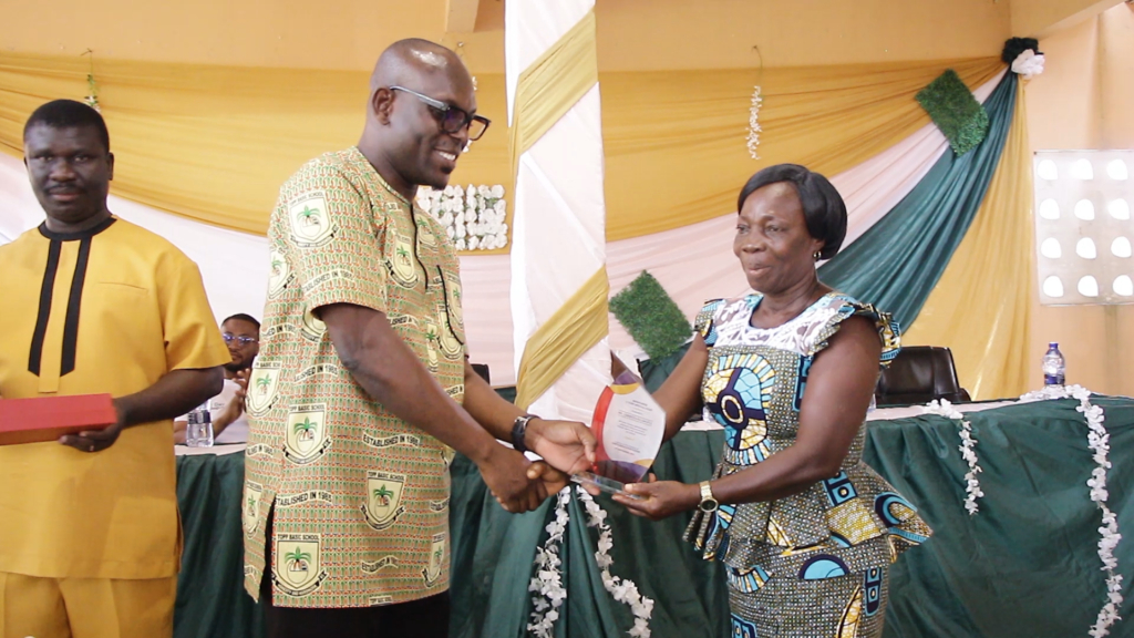 Former students of TOPP preparatory school surprise their teachers with cash awards