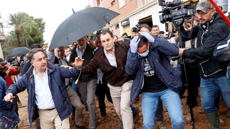 Angry crowds confront Spanish king on visit to flood-hit Valencia