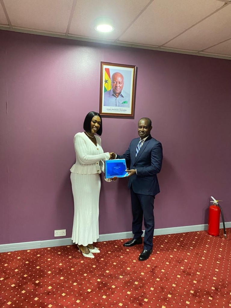 SIC Insurance MD Hollistar Duah-Yentumi hands over to James Agyenim-Boateng – MyJoyOnline