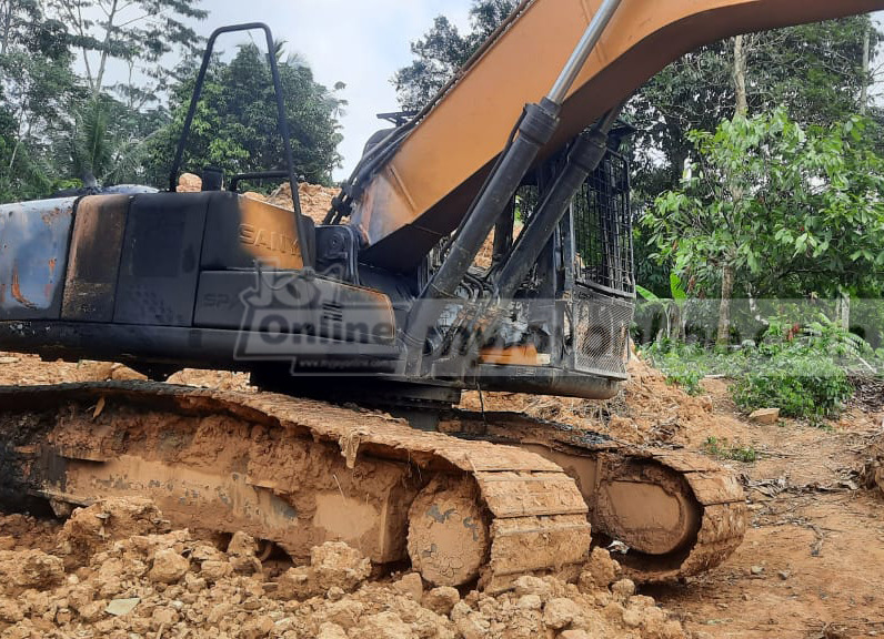 4 excavators reportedly set ablaze by Forestry Commission officers in Eastern region – MyJoyOnline
