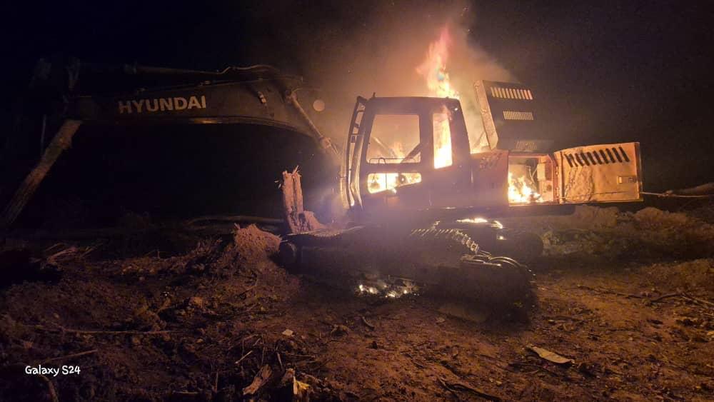 Excavator, changfan machines, pumping machines at Apamprama Forest Reserve burnt – MyJoyOnline