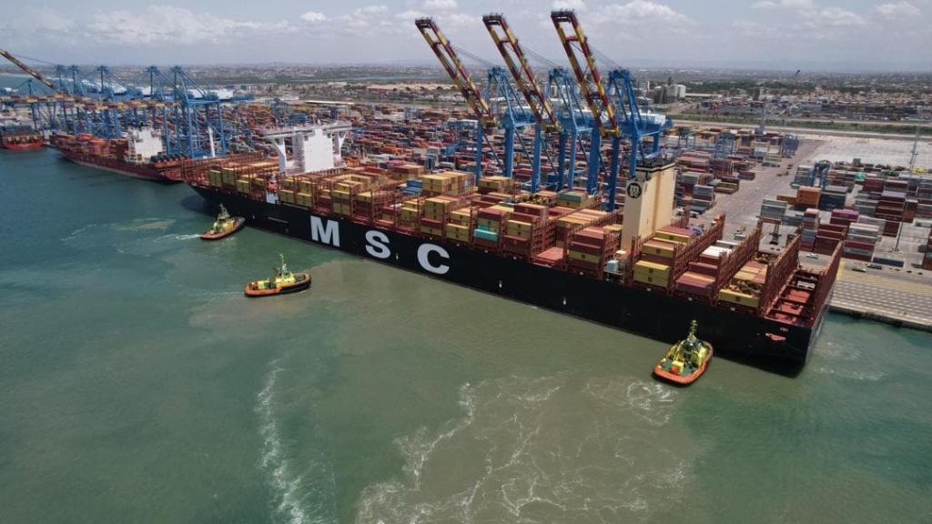 Ghana makes history! One of world’s largest container vessels docks successfully at Tema Port – MyJoyOnline