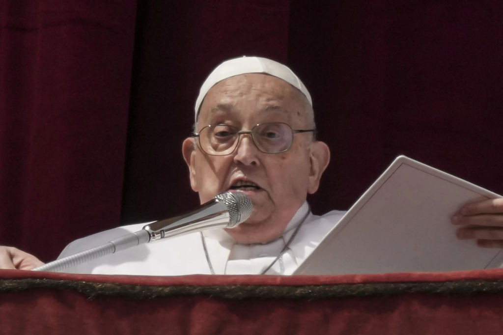 Pope Francis emerges from convalescence on Easter, delights crowd with popemobile tour – MyJoyOnline Pope Francis emerges from convalescence on Easter, delights crowd with popemobile tour – MyJoyOnline