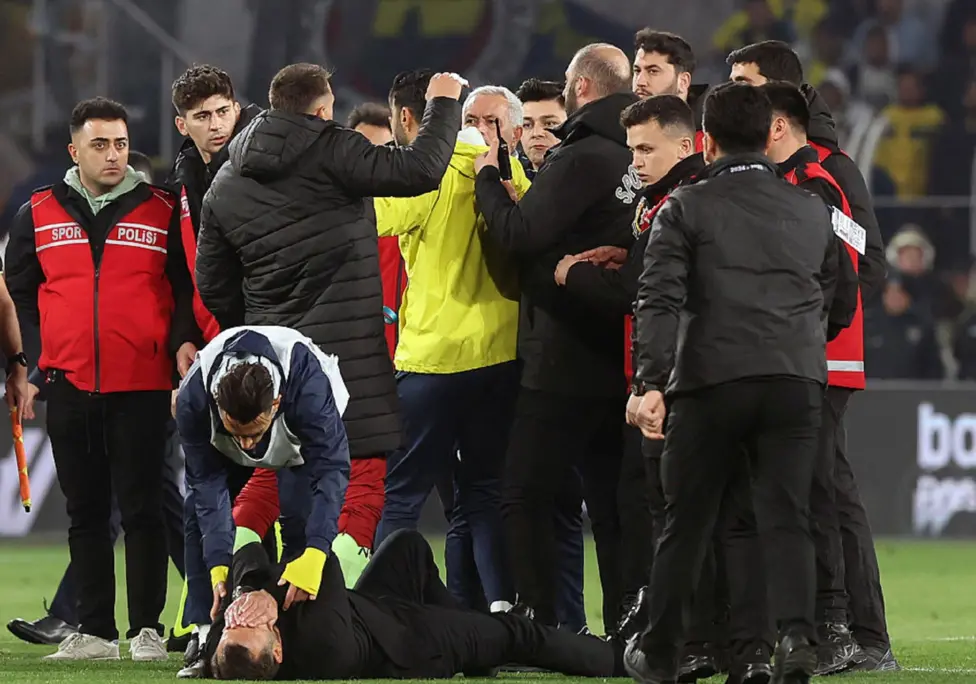 Mourinho accused of ‘physically attacking’ Galatasaray boss – MyJoyOnline Mourinho accused of ‘physically attacking’ Galatasaray boss – MyJoyOnline