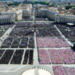 Pope Francis: Mourners reminded of his call to 'build bridges not walls' Pope Francis: Mourners reminded of his call to 'build bridges not walls'