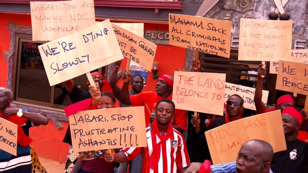 Akatakyieso residents demonstrate against National Security seizure of private mining concession – MyJoyOnline