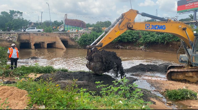 NADMO desilt 17 major drains in Greater Kumasi metropolis to avert flooding 2 WhatsApp Image 2025 05 22 at 17.09.52 1