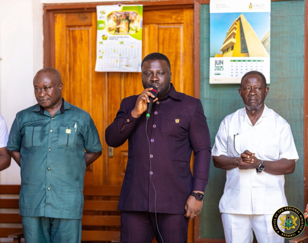 Dzifa Gomashie leads presidential mission to honour highlife legend Agya Koo Nimo Dzifa Gomashie leads presidential mission to honour highlife legend Agya Koo Nimo
