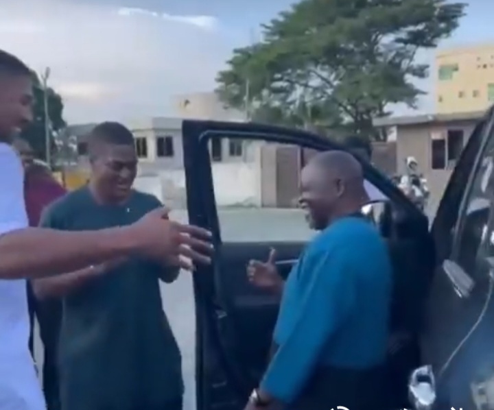 Ibrahim Mahama gifts Azumah Nelson Toyota Fortuner and cash – MyJoyOnline