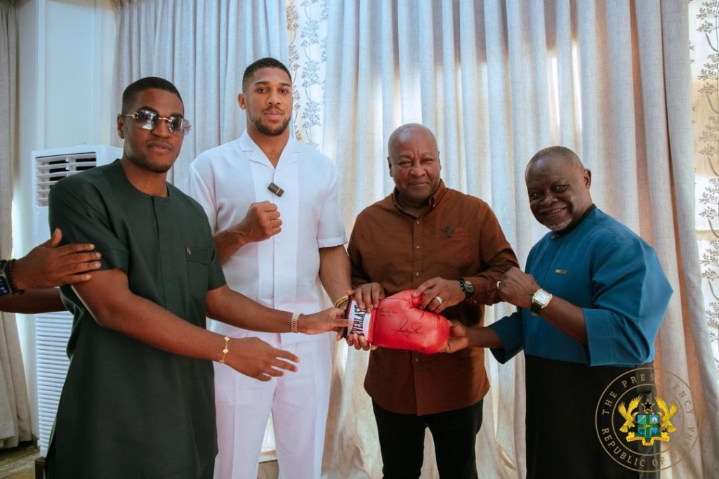 Photos: Anthony Joshua visits to Jubilee House after 'Battle of the Beasts' boxing event Photos: Anthony Joshua visits to Jubilee House after 'Battle of the Beasts' boxing event