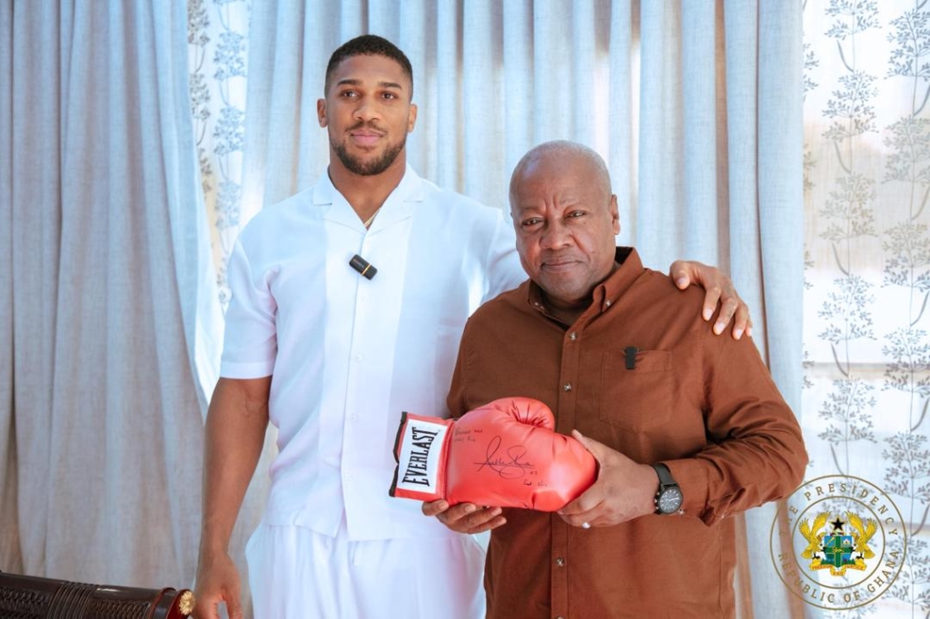 Photos: Anthony Joshua visits to Jubilee House after 'Battle of the Beasts' boxing event Photos: Anthony Joshua visits to Jubilee House after 'Battle of the Beasts' boxing event