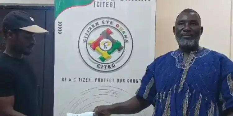 Julius Debrah supports sick child as Citizen Eye Ghana donates GH₵20k for liver treatment – MyJoyOnline