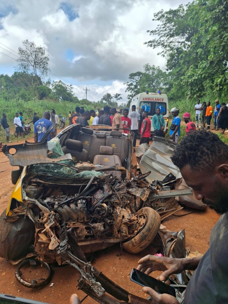 2 killed, three injured in tipper truck-taxi crash on Ntotroso-Kenyasi road – MyJoyOnline