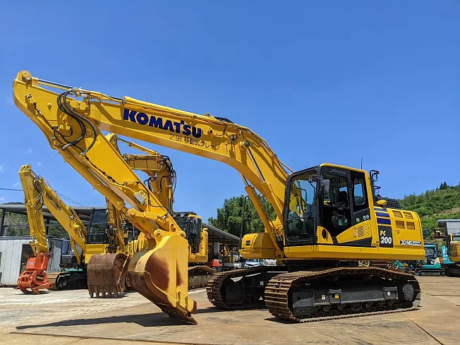 1,200 excavators await clearance at Tema Port; Close to 3,000 more headed to Ghana – Transport Minister reveals – MyJoyOnline