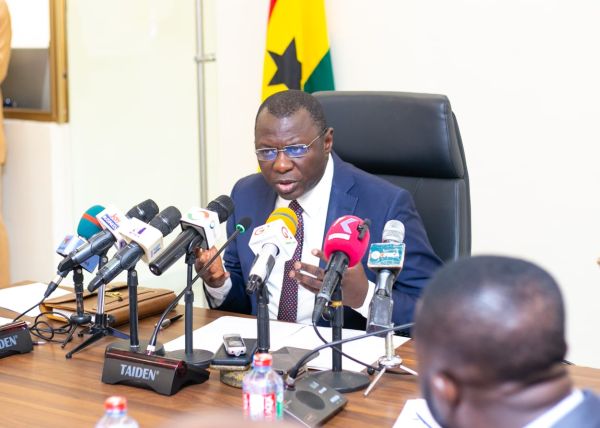 ‘Cedi no apicki, but Abochi get the Dollar’ – Minority responds to claims on forex – MyJoyOnline