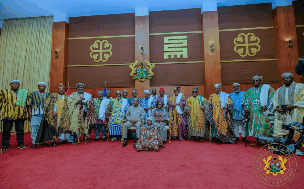Photos: Mahama receives delegation from the Overlord of Mamprugu Kingdom at Jubilee House – MyJoyOnline
