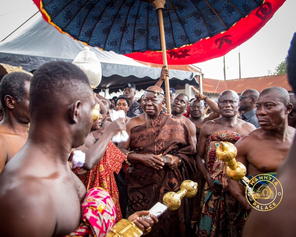 Asantehene marks ‘Kuntunkuni Dae’ in black and brown without ornaments – MyJoyOnline