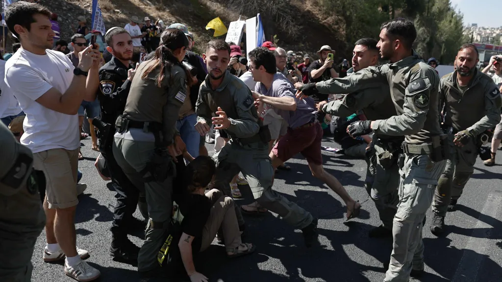 Palestinians flee IDF attacks on Gaza City as Israelis protest against occupation plan – MyJoyOnline