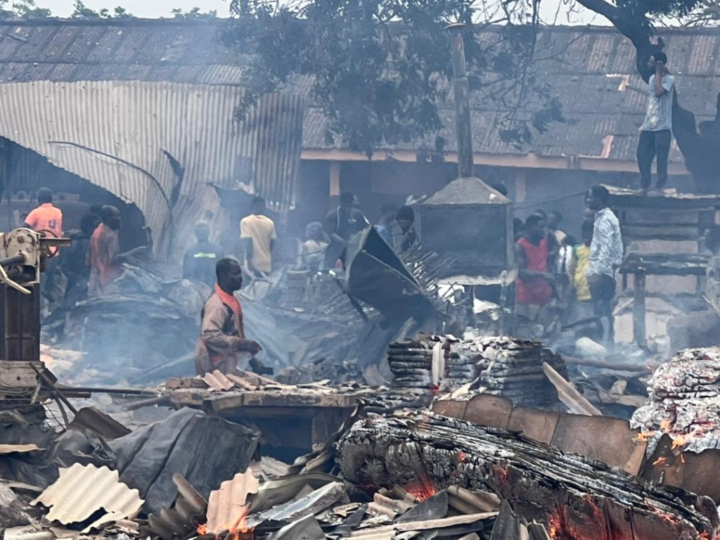 2 firefighters injured as Fire Service contains blaze at Timber Market – MyJoyOnline