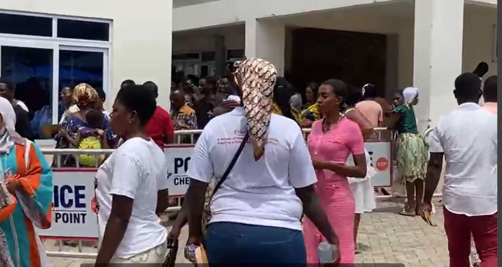 Thousands of students and parents storm GNAT Hall to secure SHS placement – MyJoyOnline