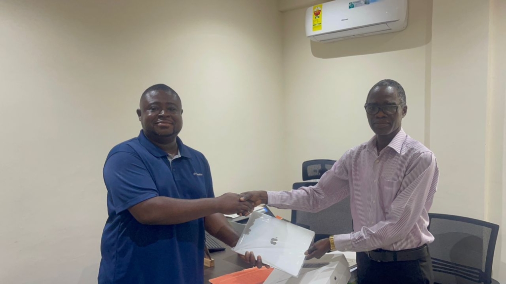 Thrive Africa Edutech donates MacBook Pro to Wesley Girls’ ICT department, launches free AI training for teachers – MyJoyOnline