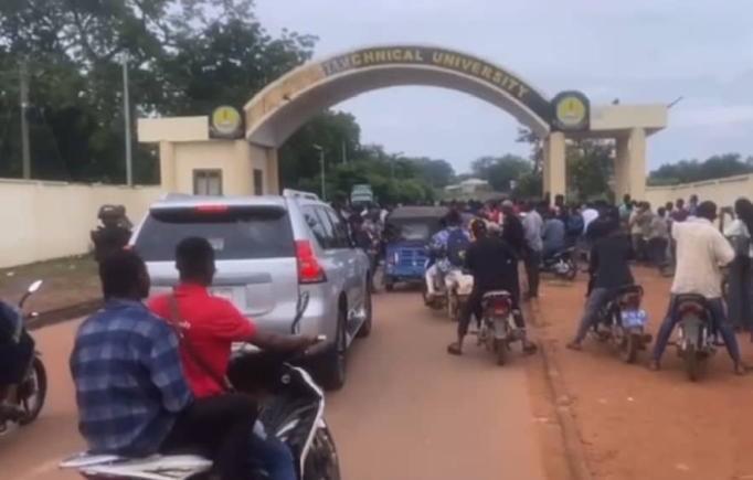 Tamale Technical University students injured as protest over fee hikes and poor facilities turns violent – MyJoyOnline