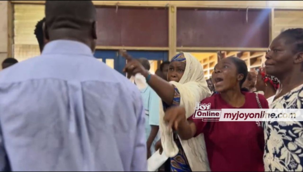 SHS Placement: Parents frustrated over slow processes at Kumasi self-placement centre – MyJoyOnline