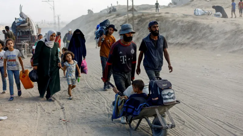 Thousands of Palestinians flee as Israeli troops push into Gaza City – MyJoyOnline