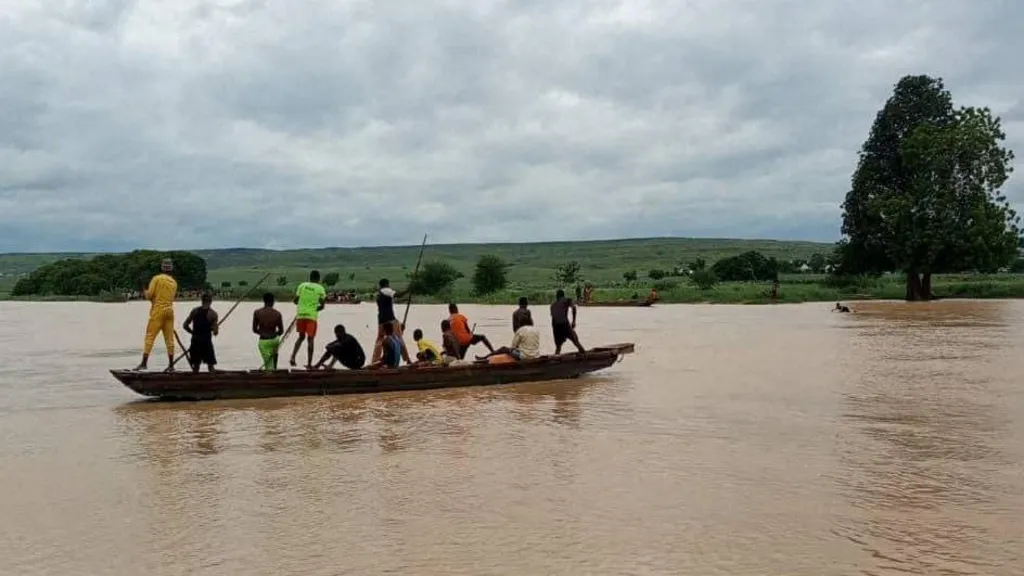 Dozens die after boat hits tree stump in Nigeria – MyJoyOnline