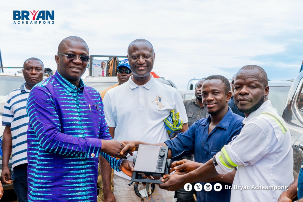 Dr Bryan Acheampong donates navigation equipment to boost safety on Volta Lake – MyJoyOnline Dr Bryan Acheampong donates navigation equipment to boost safety on Volta Lake – MyJoyOnline
