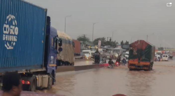 Heavy downpour leaves parts of Accra flooded – MyJoyOnline